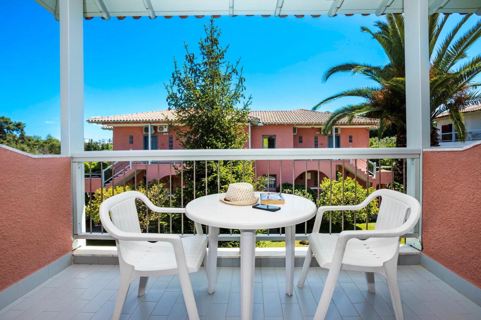 Village Hotel 3*