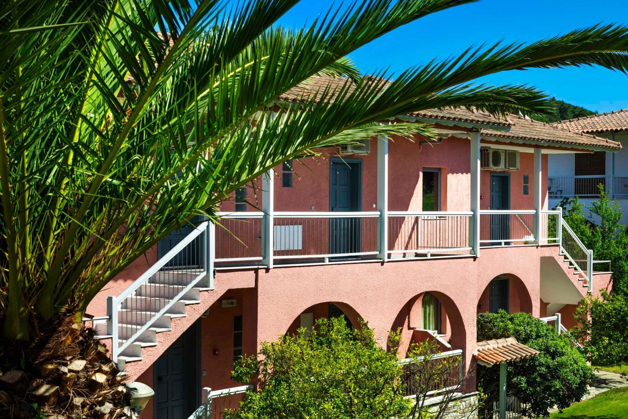 Village Hotel 3*