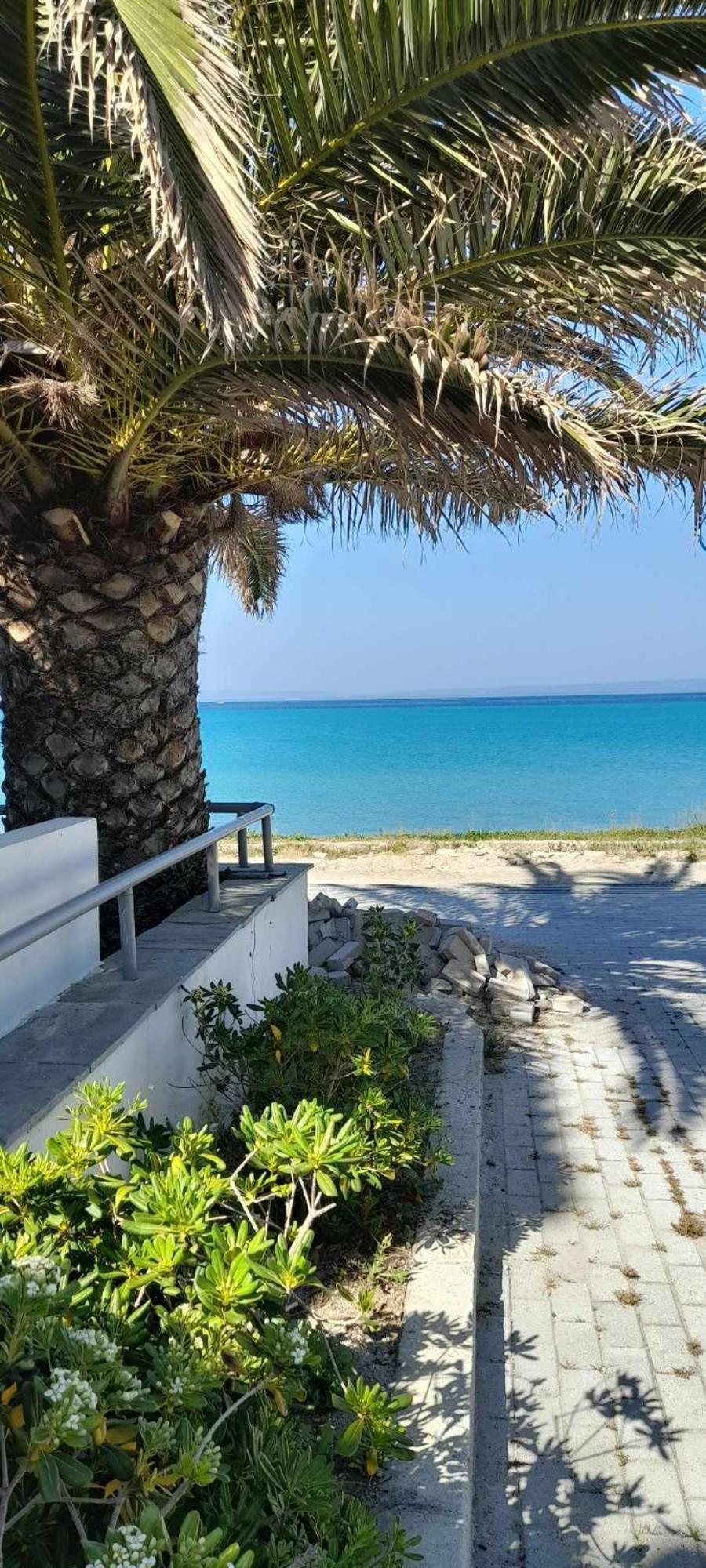 Beside The Sea Apartment *