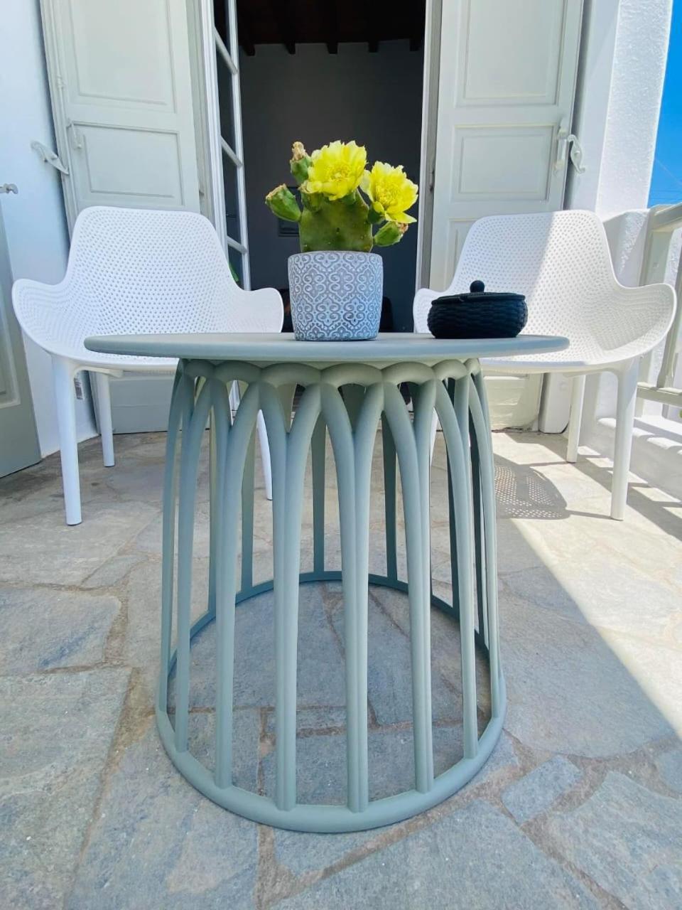 C Mykonos *