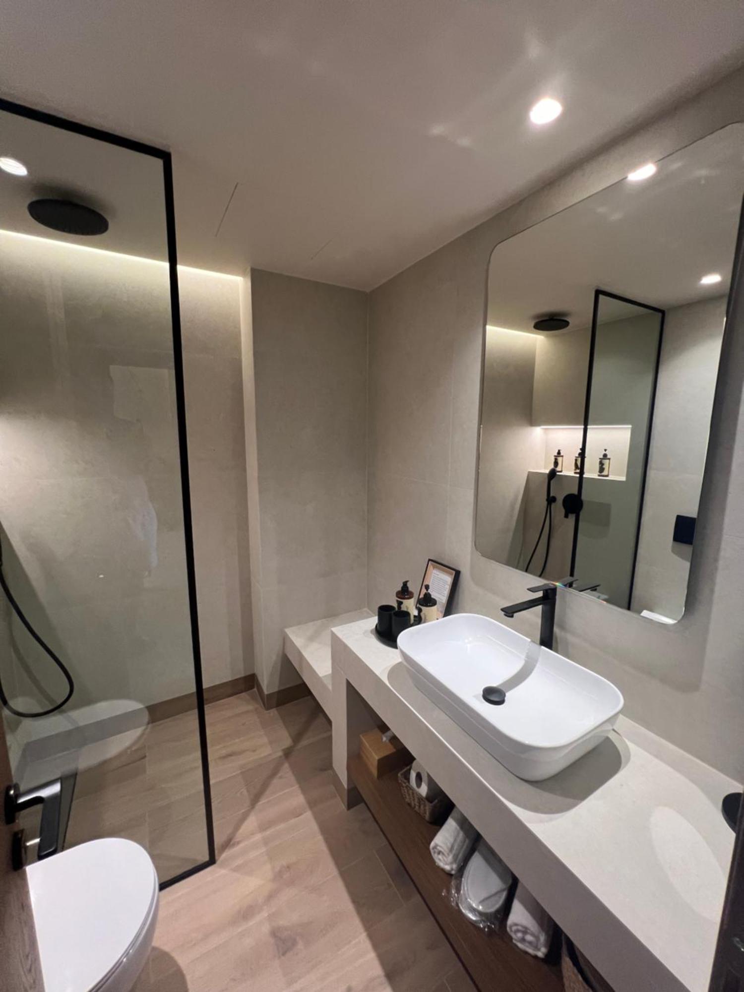 Kaptara Premium Villa, Plunge Pool & Jacuzzis Villa *
