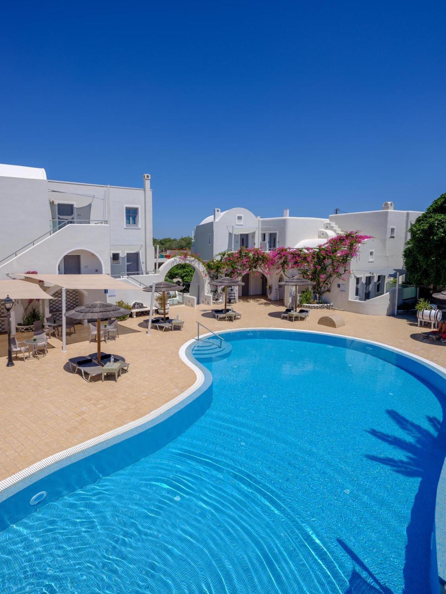 Smaragdi 3* Perivolos (Santorini)