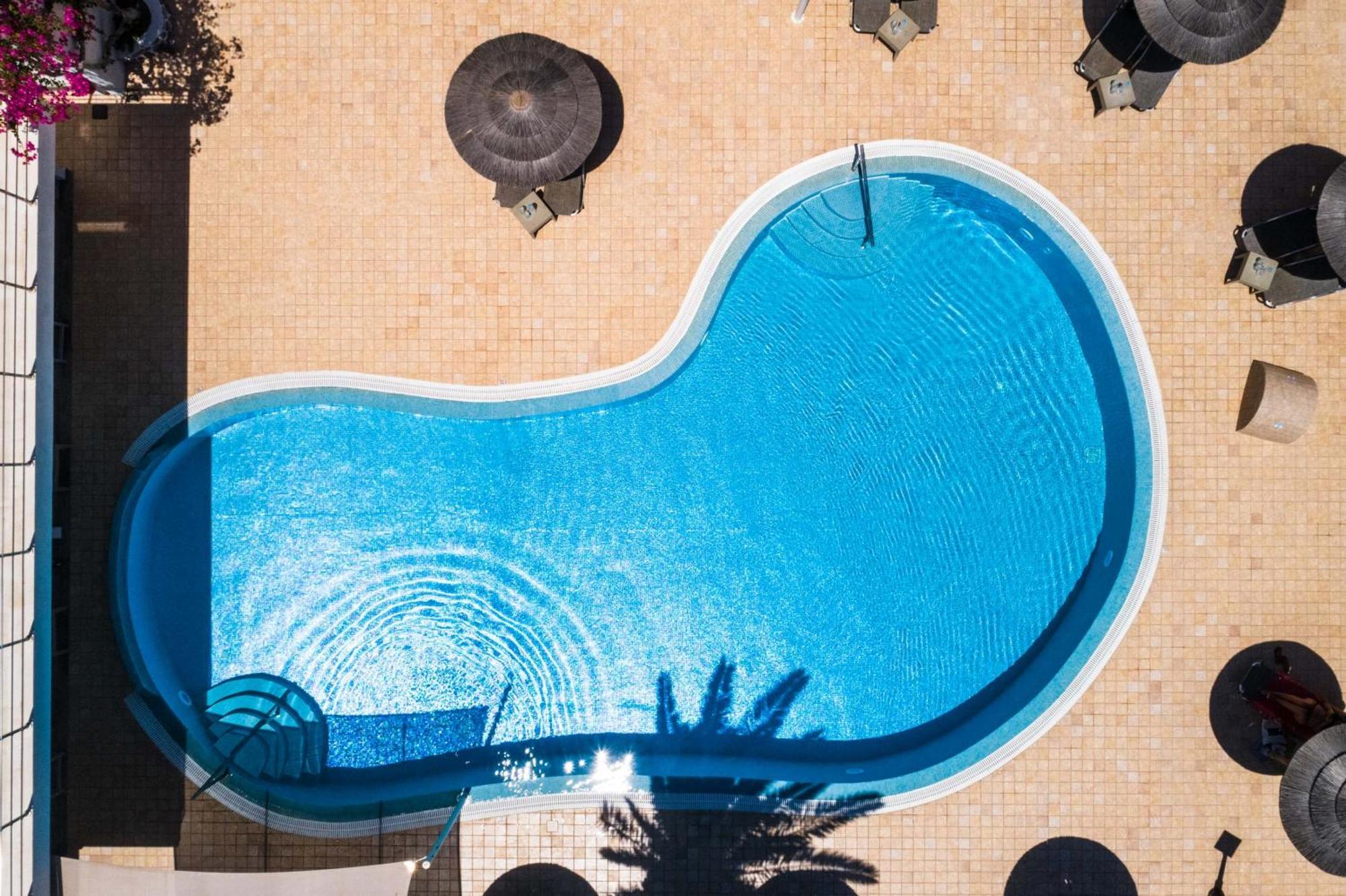 Smaragdi 3* Perivolos (Santorini)