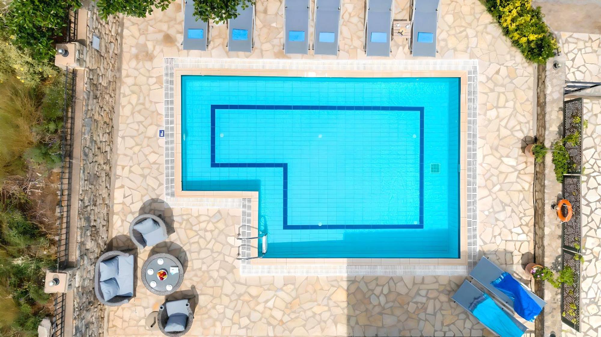 Mare Blue Heated Pool *