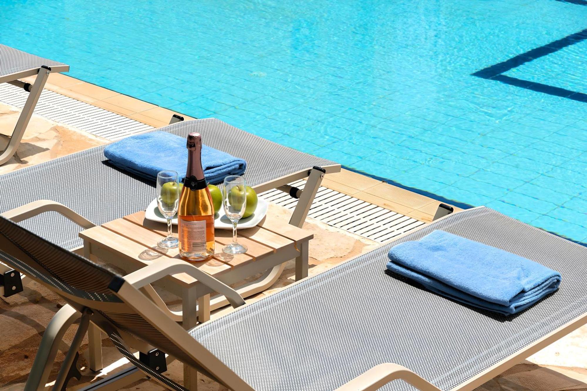 Mare Blue Heated Pool Villa