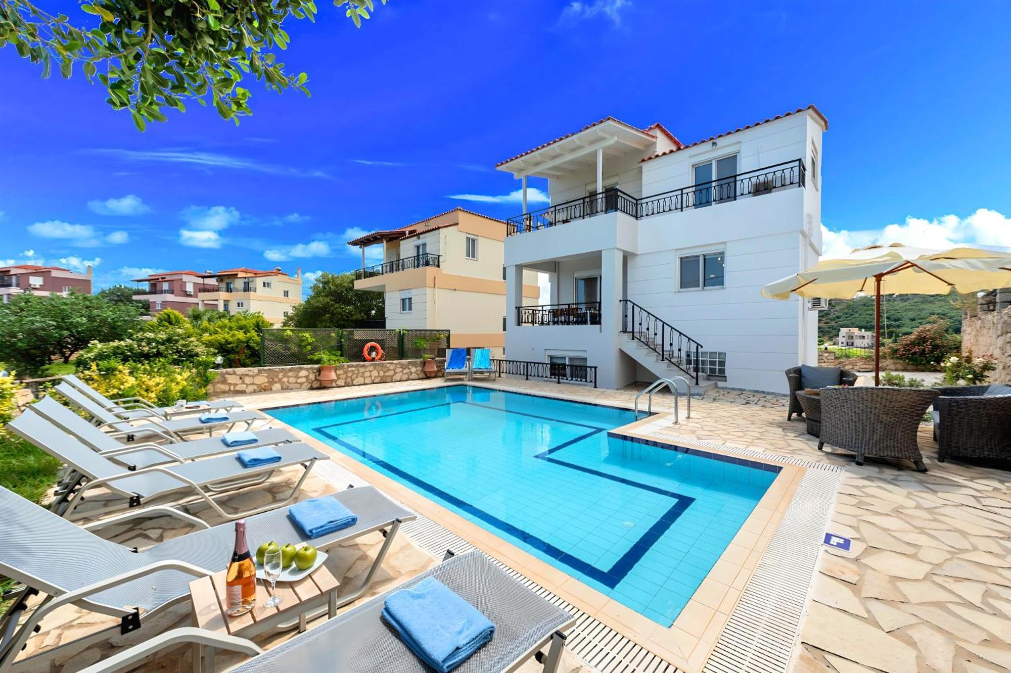 Mare Blue Heated Pool