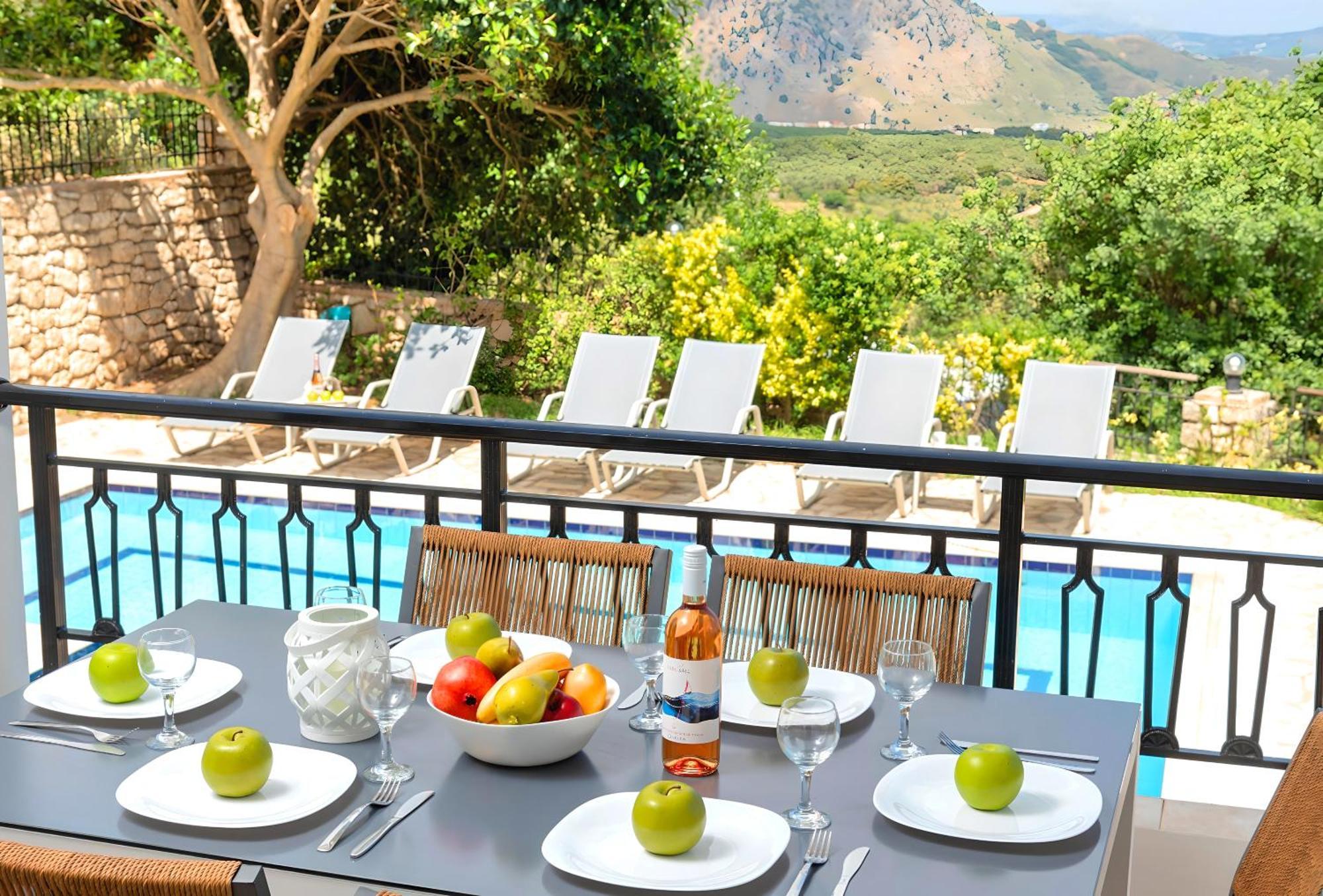 Mare Blue Heated Pool Villa *