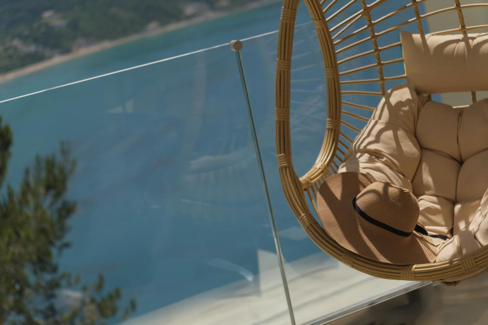 Zeus Throne Aparthotel