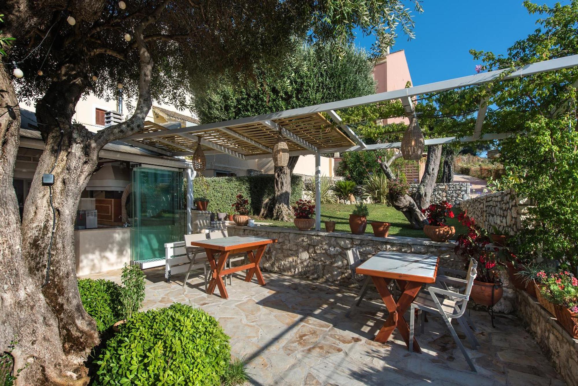 Hill Lofos Hotel