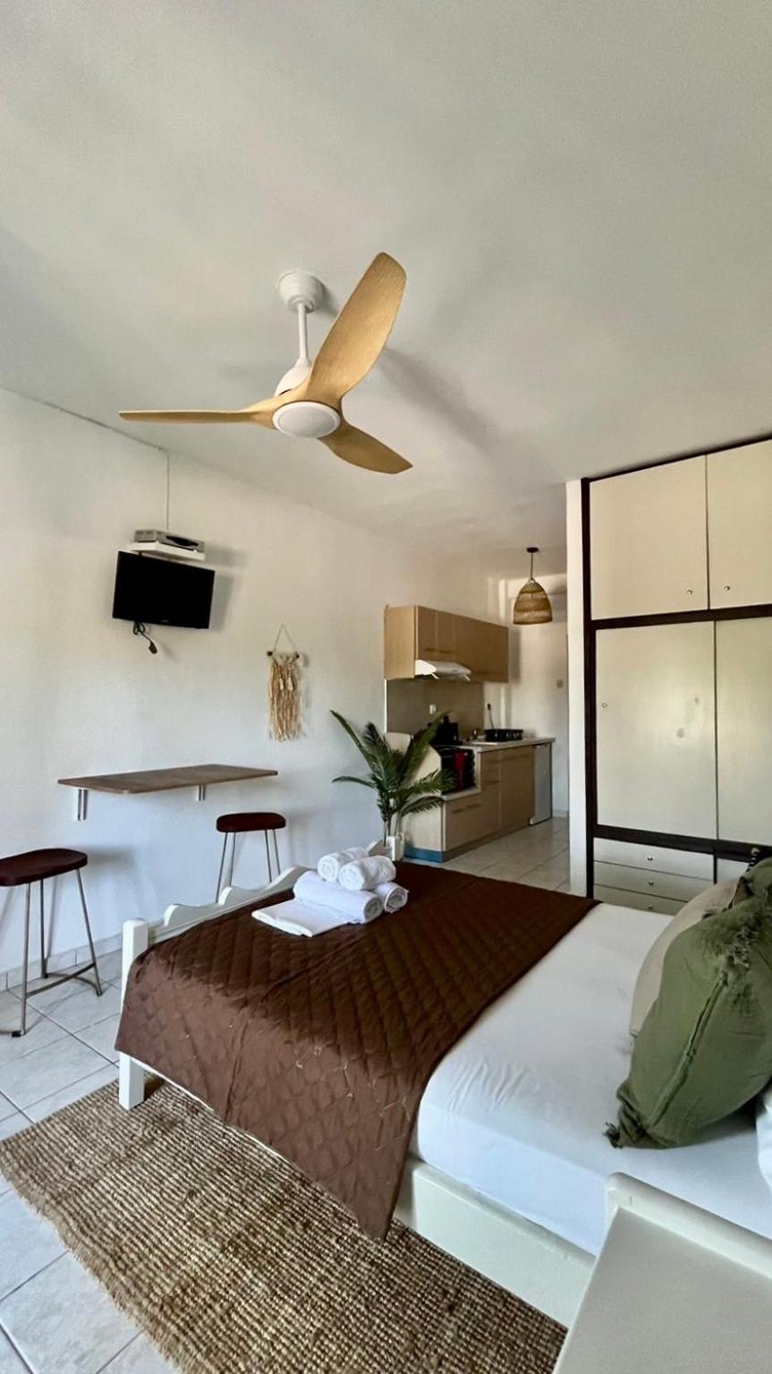 Acanthus Apartment *
