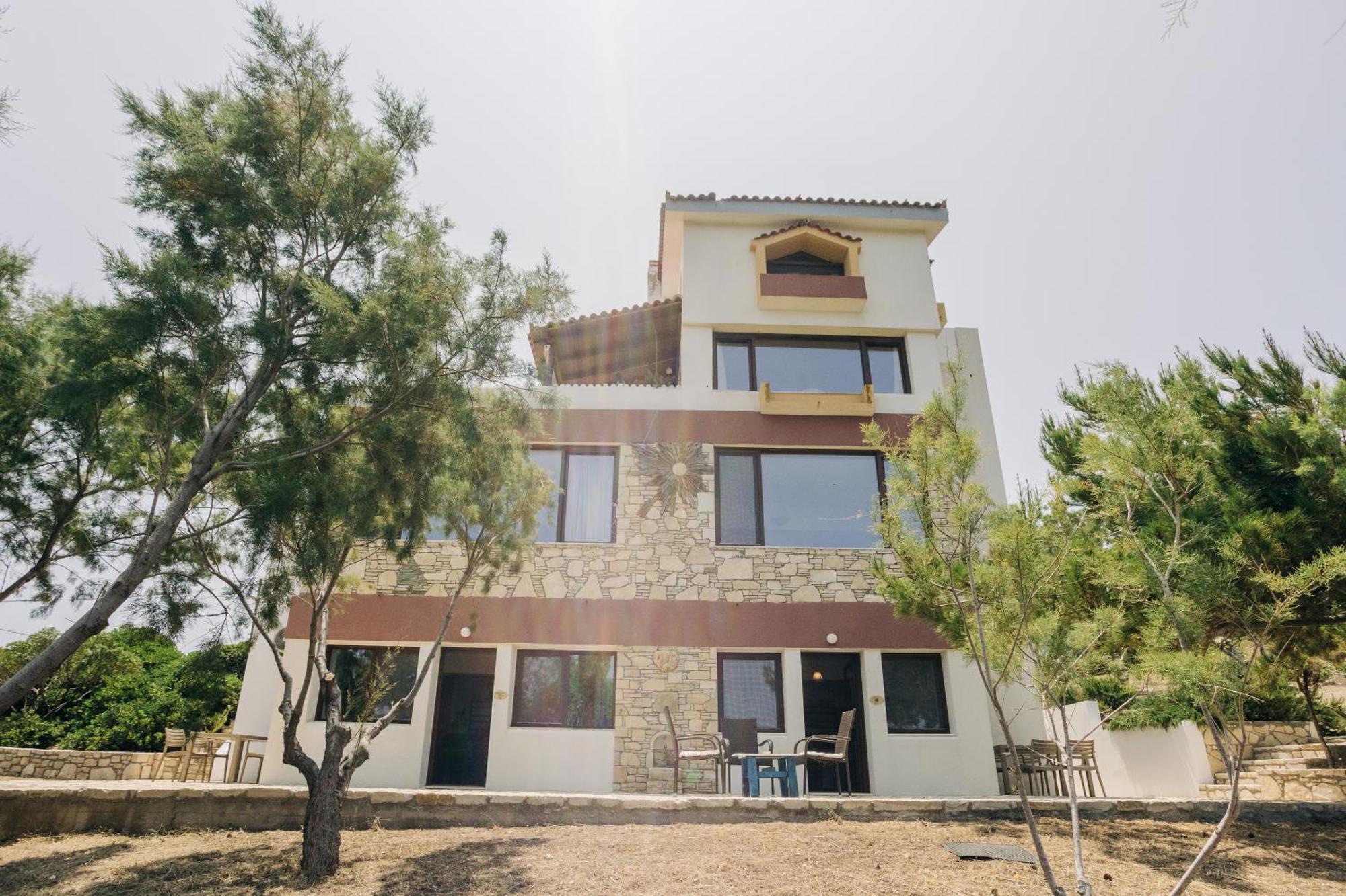 Iliatoras Aparthotel Agia Pelagia (Crete)