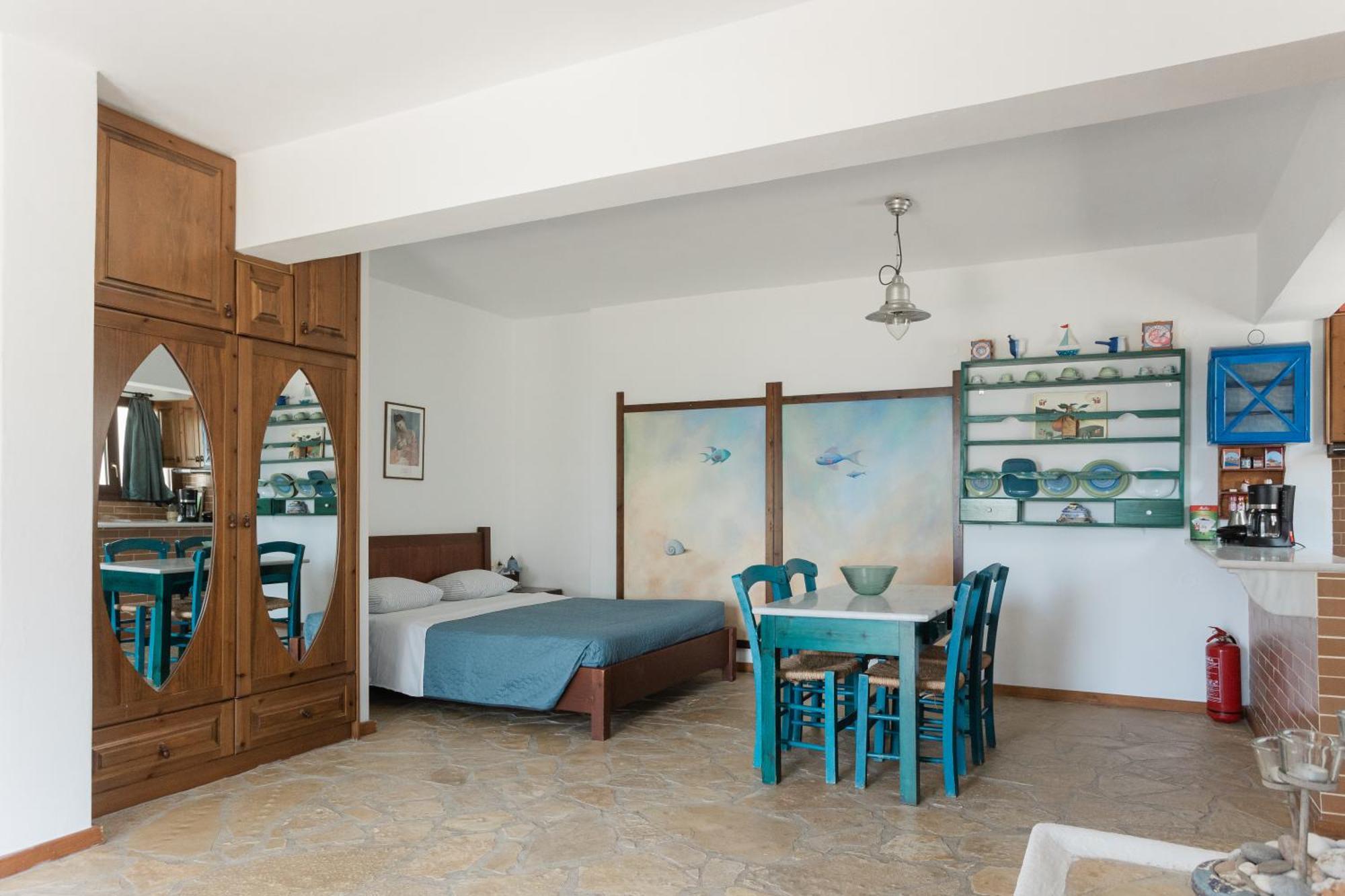 Iliatoras Aparthotel 3*