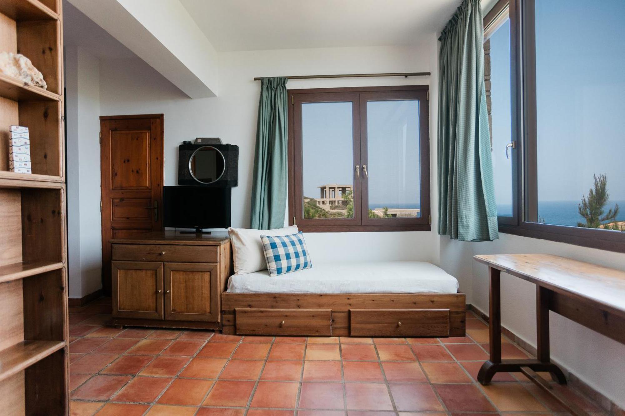 Iliatoras Aparthotel 3*