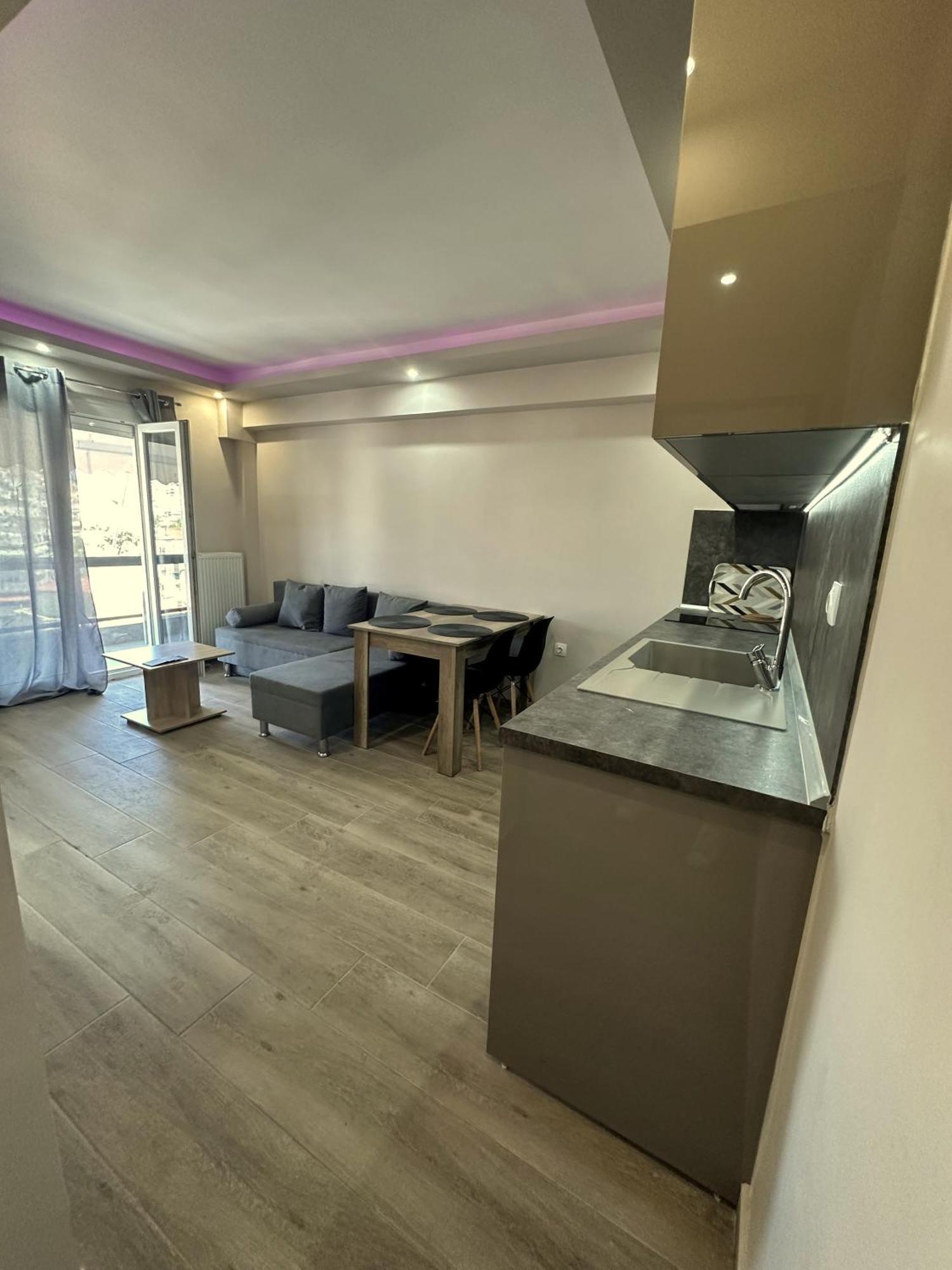 Minimalist W/ View Apartment Thessaloniki
