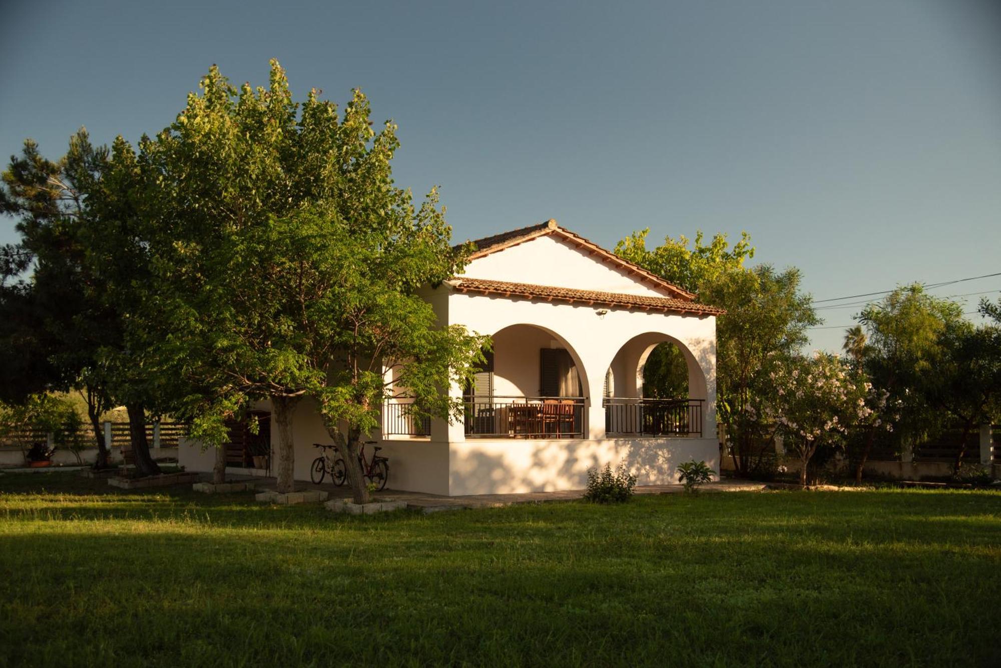 Ostrica Family House *