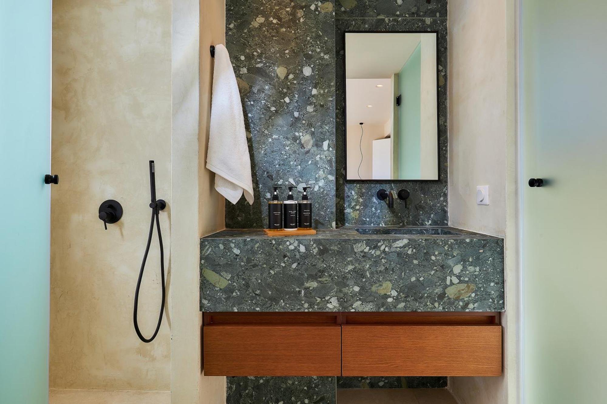 Villa The Nook - Luxury Living At The Edge Of Tranquility Gazi