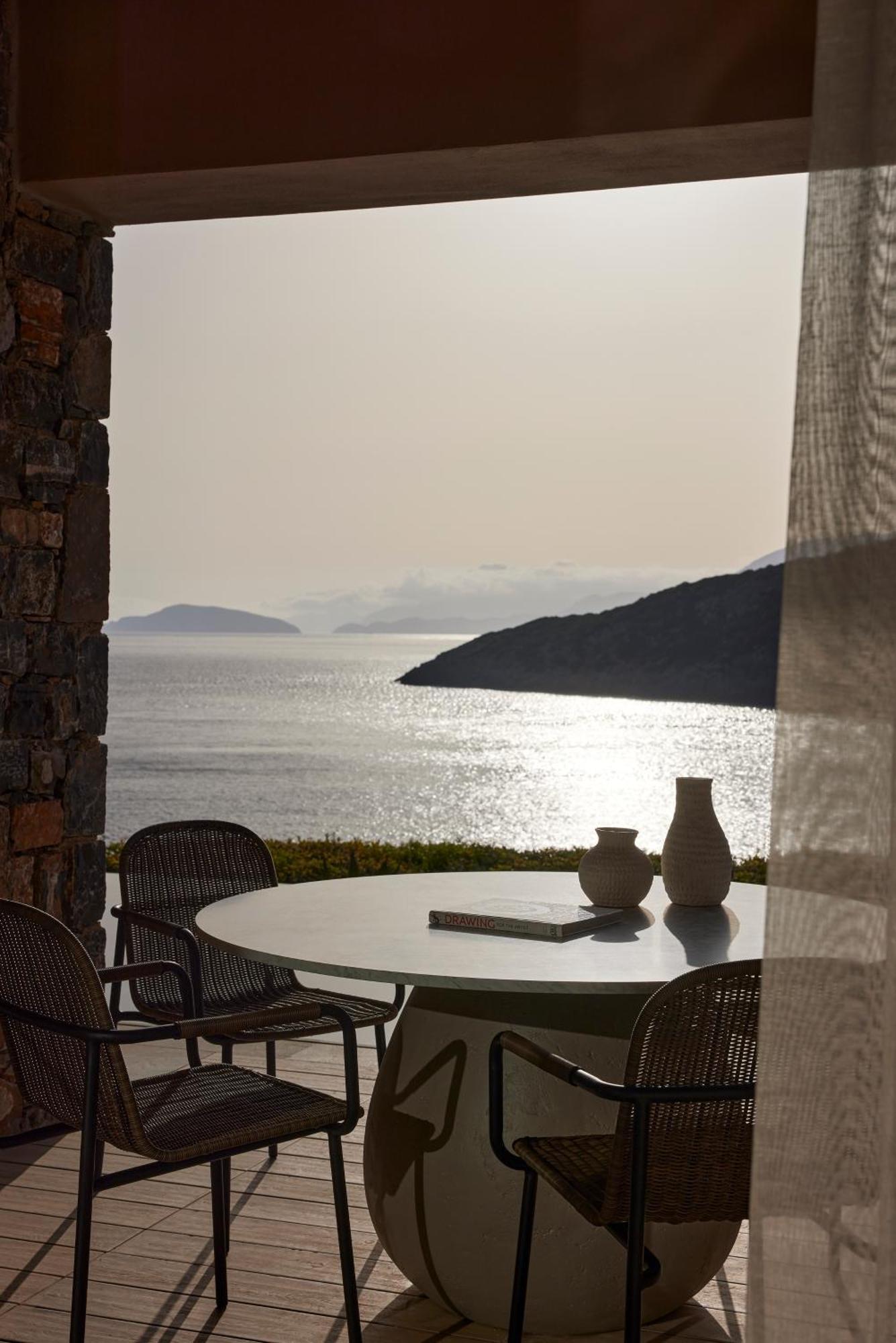 Resort Daios Cove 5*