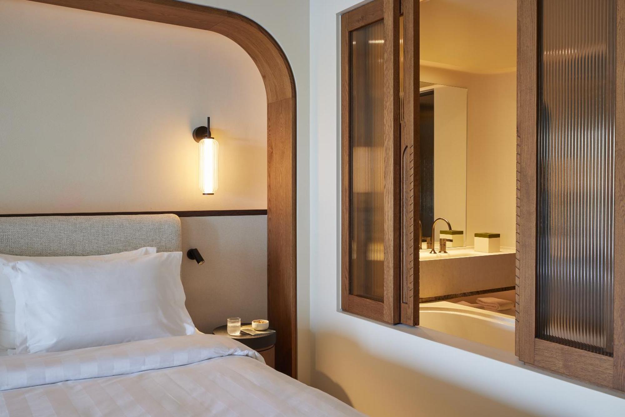 Resort Daios Cove 5*