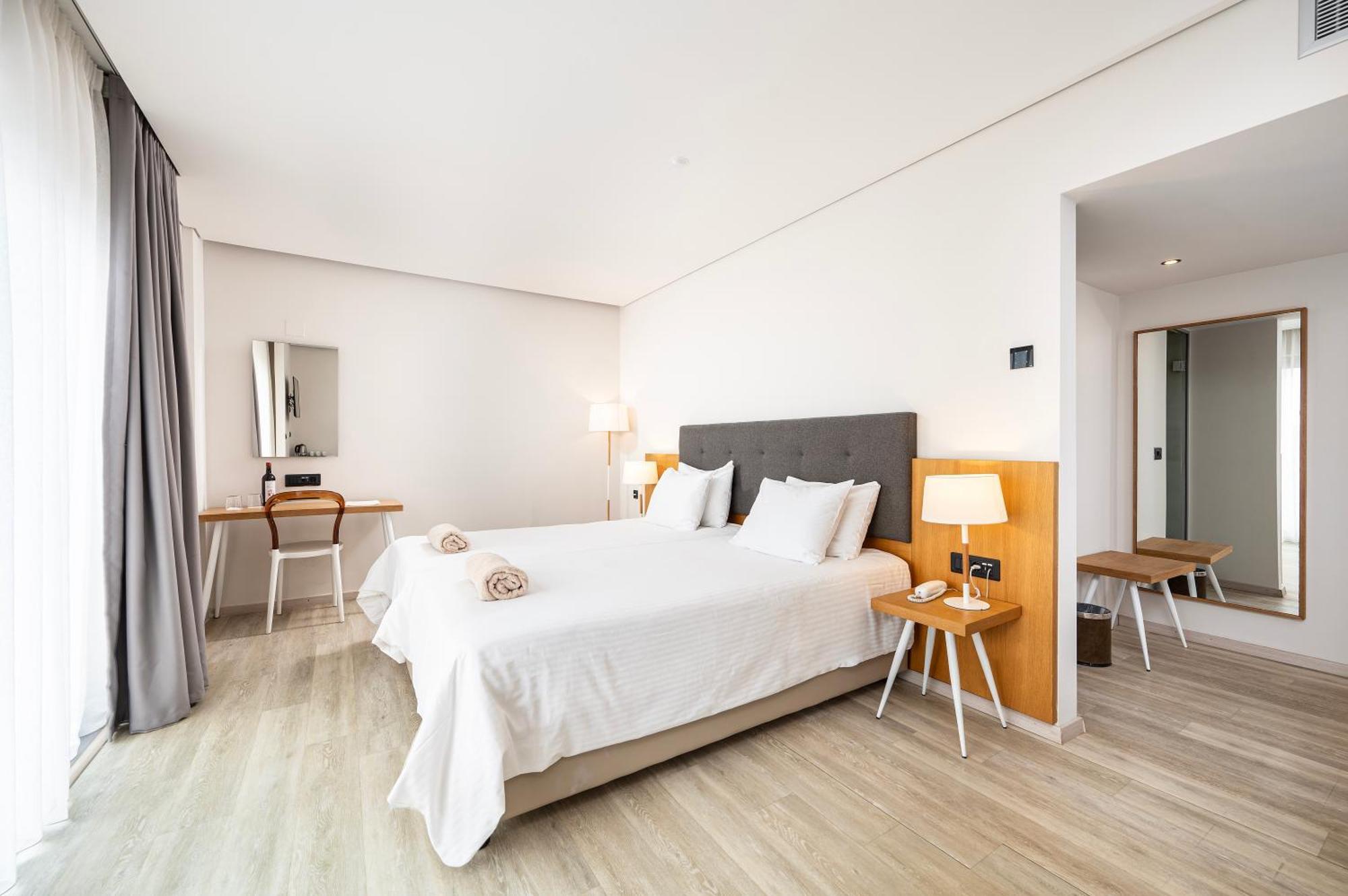 Resort Athina Palace & Agia Pelagia (Crete)