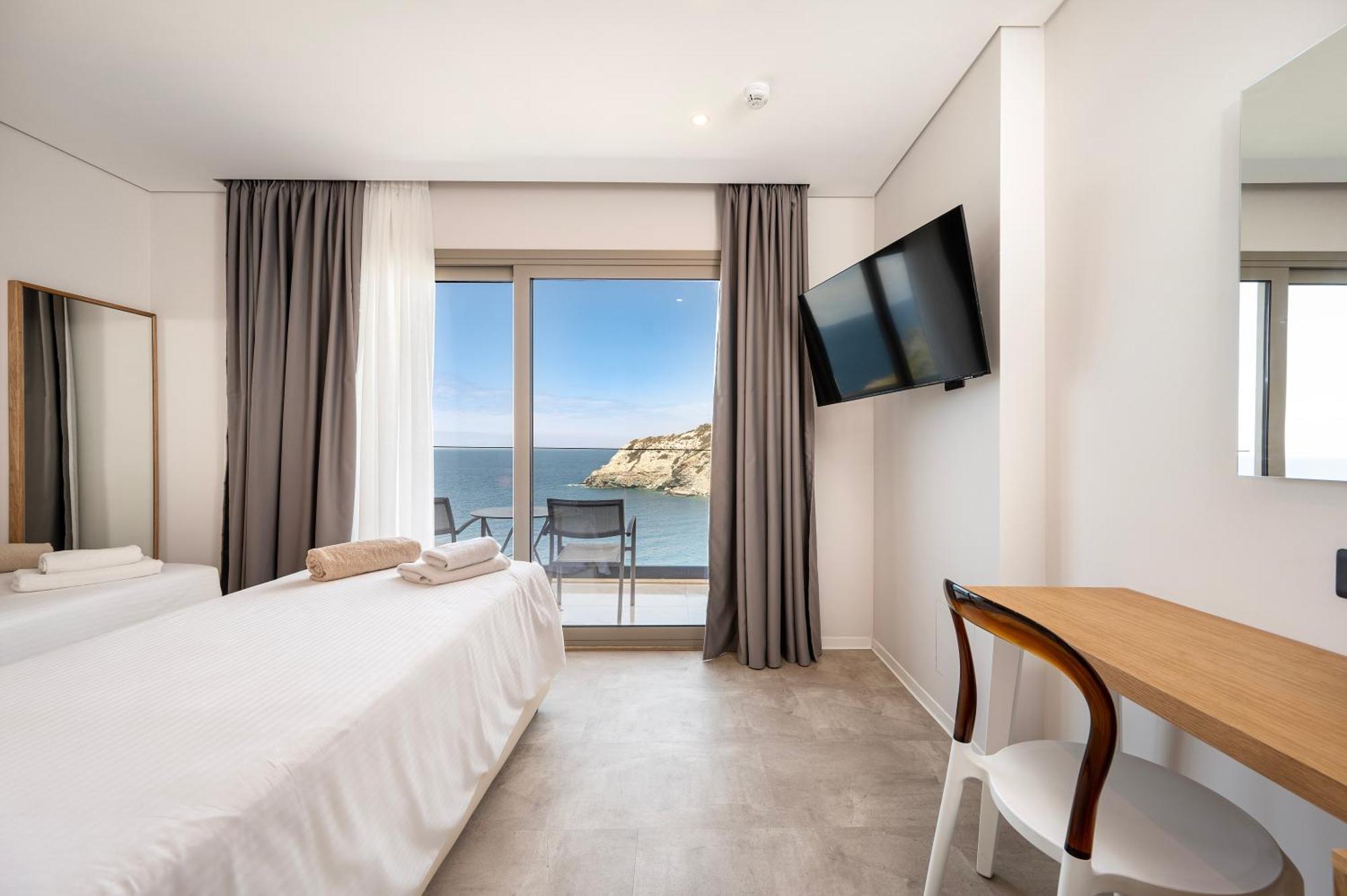 Athina Palace & Resort 5*