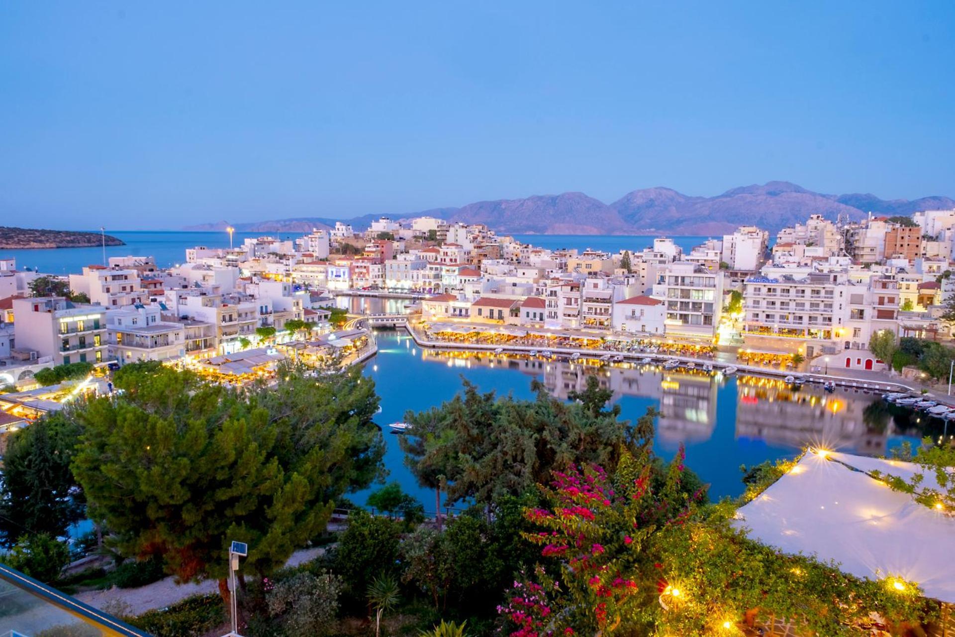 σπίτι με τζακούζι - θέα θάλασσα και λίμνη By Giomameze Agios Nikolaos (Crete)
