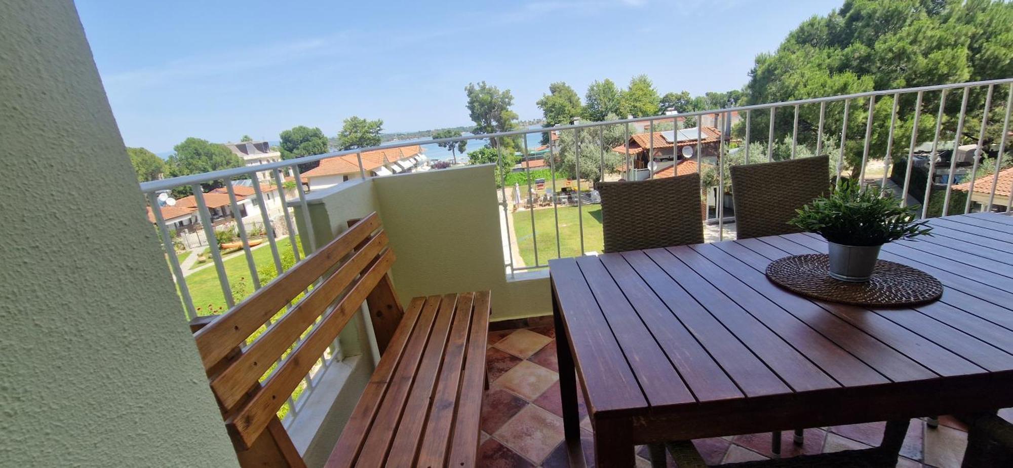 Makis Nest Aparthotel *