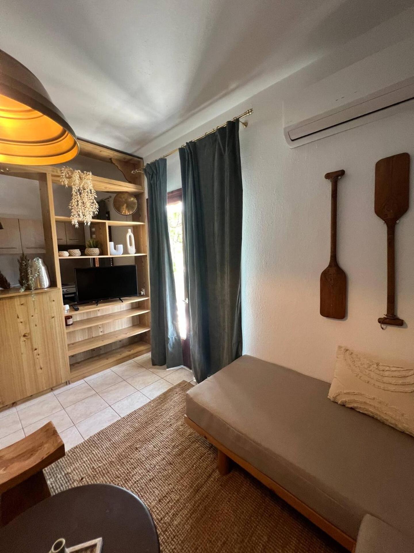 Acanthus Apartment *