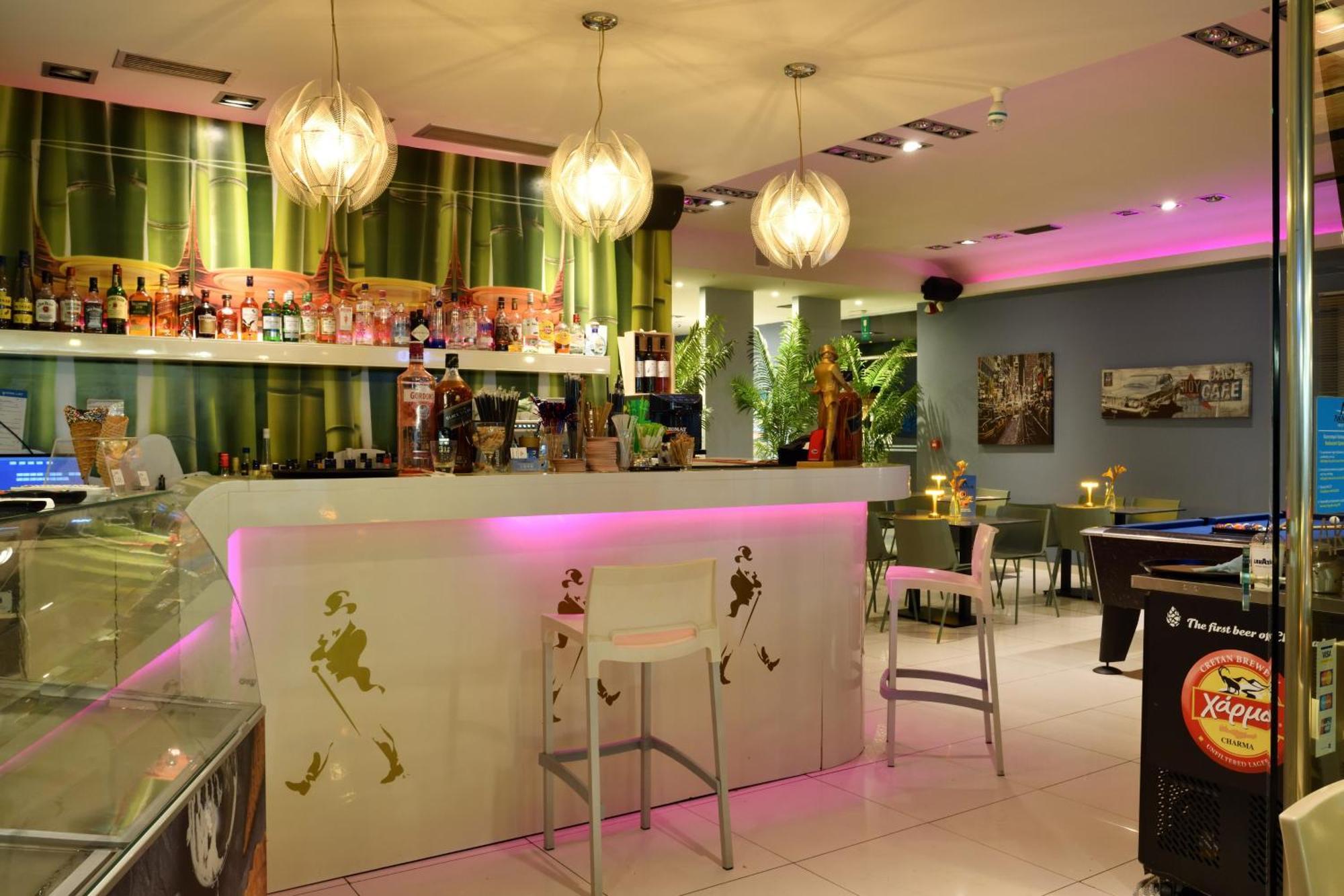 Akatos Aparthotel