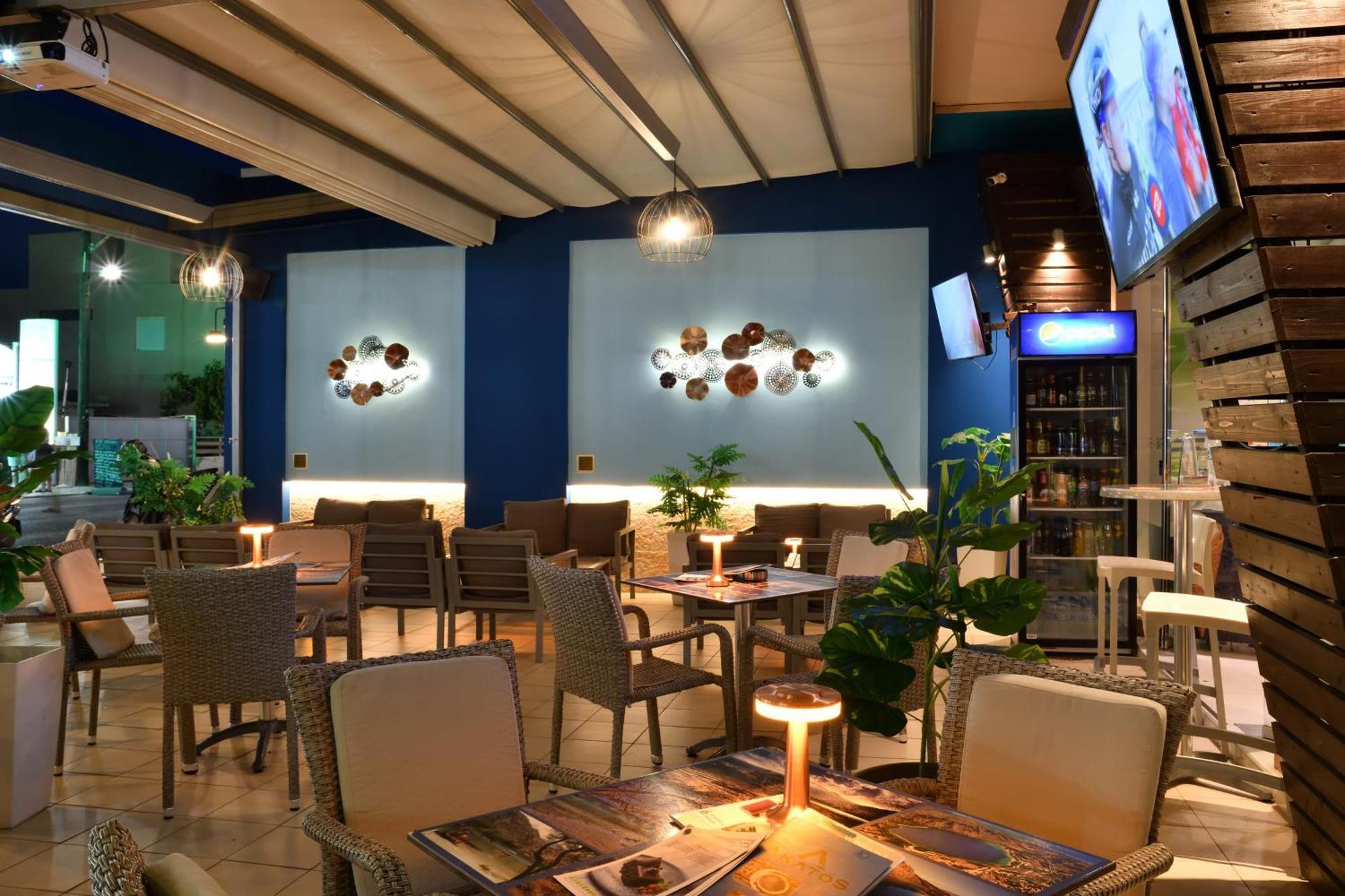 Akatos Aparthotel