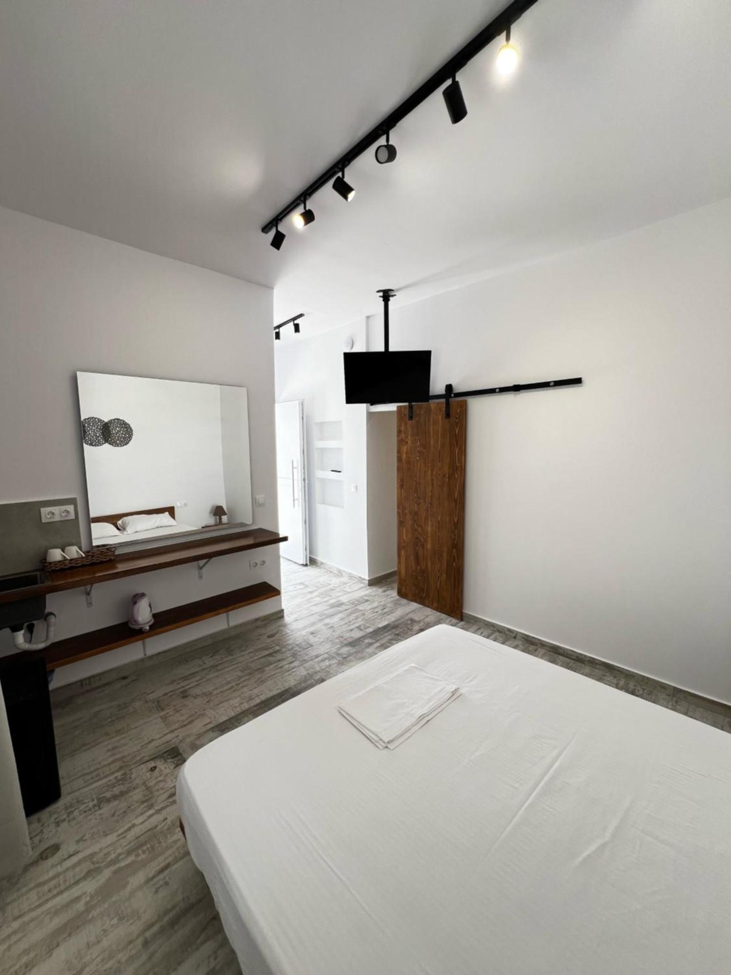 Apartment Three Seasons