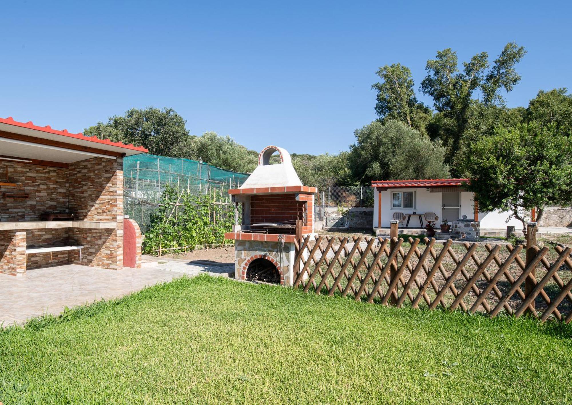 Adam House-castle View Toroni