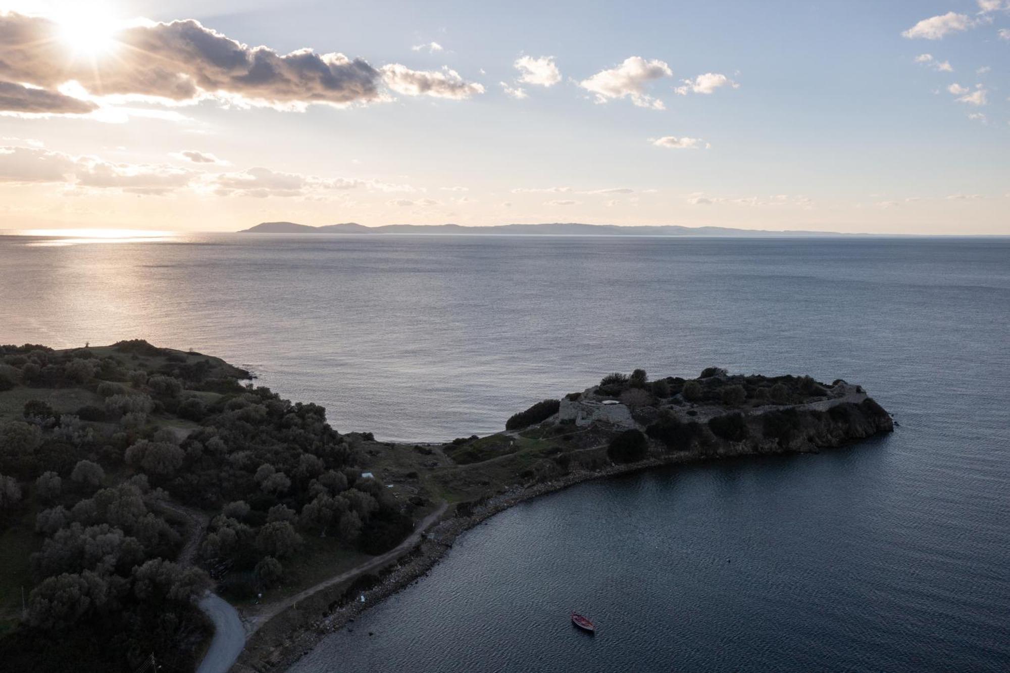 Adam House-castle View * Toroni