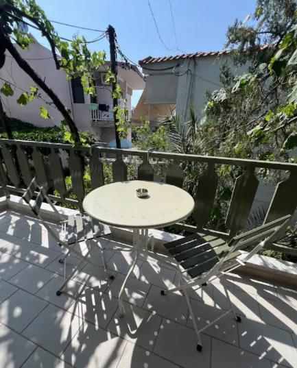 Acanthus Apartment