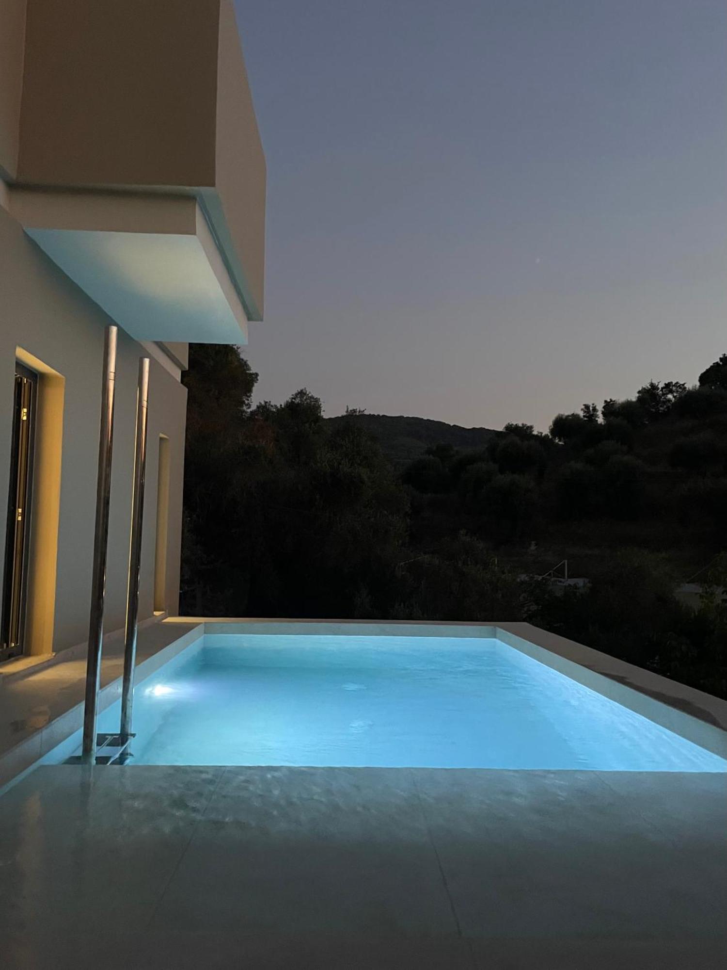 Palms And Spas Retreat Hotel Mesongi
