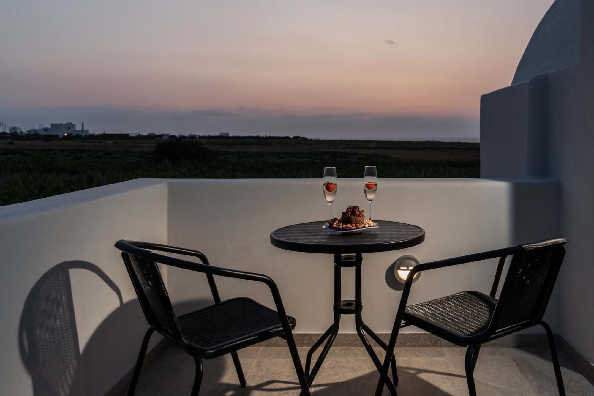Melivoia House Collection - Private Jacuzzi Villa Foinikia (Santorini)