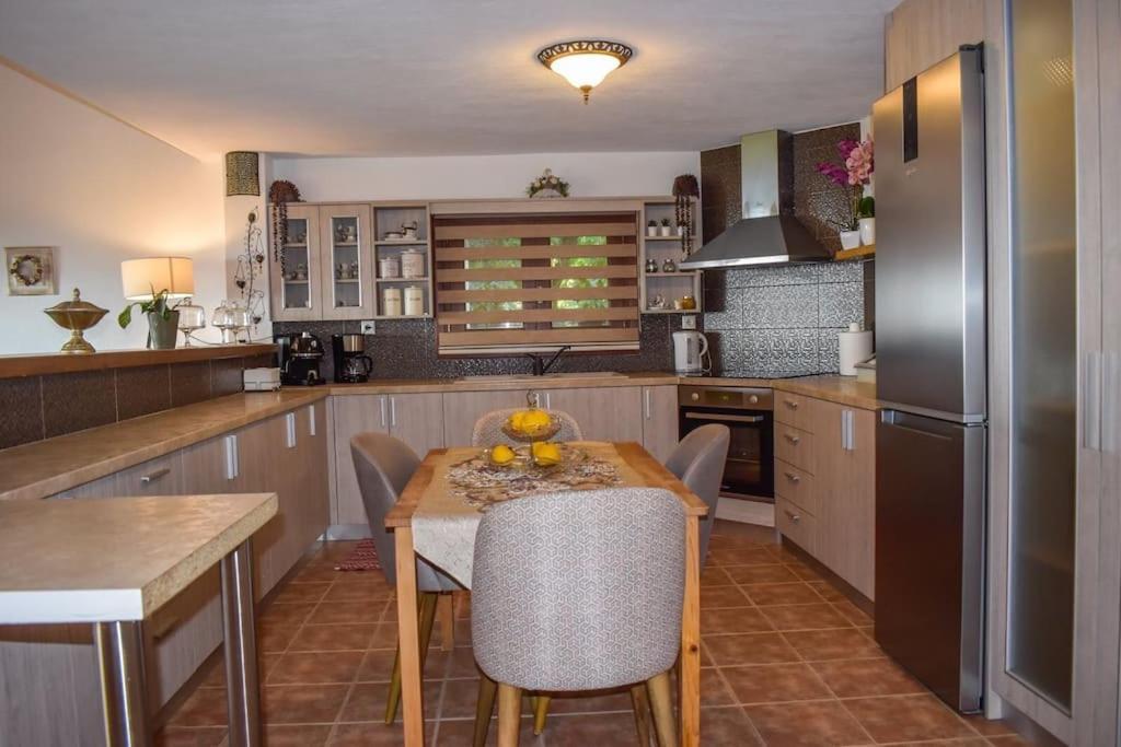 άνετη με μαγευτική θέα Villa Skiathos Town