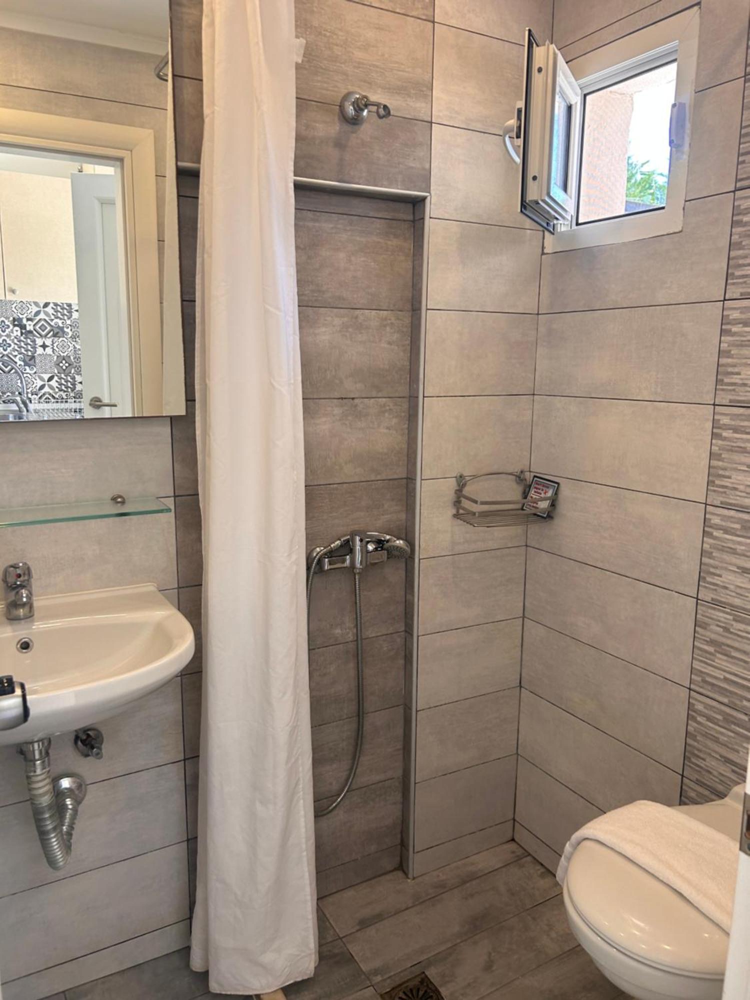 Theramvos Superior Guest house