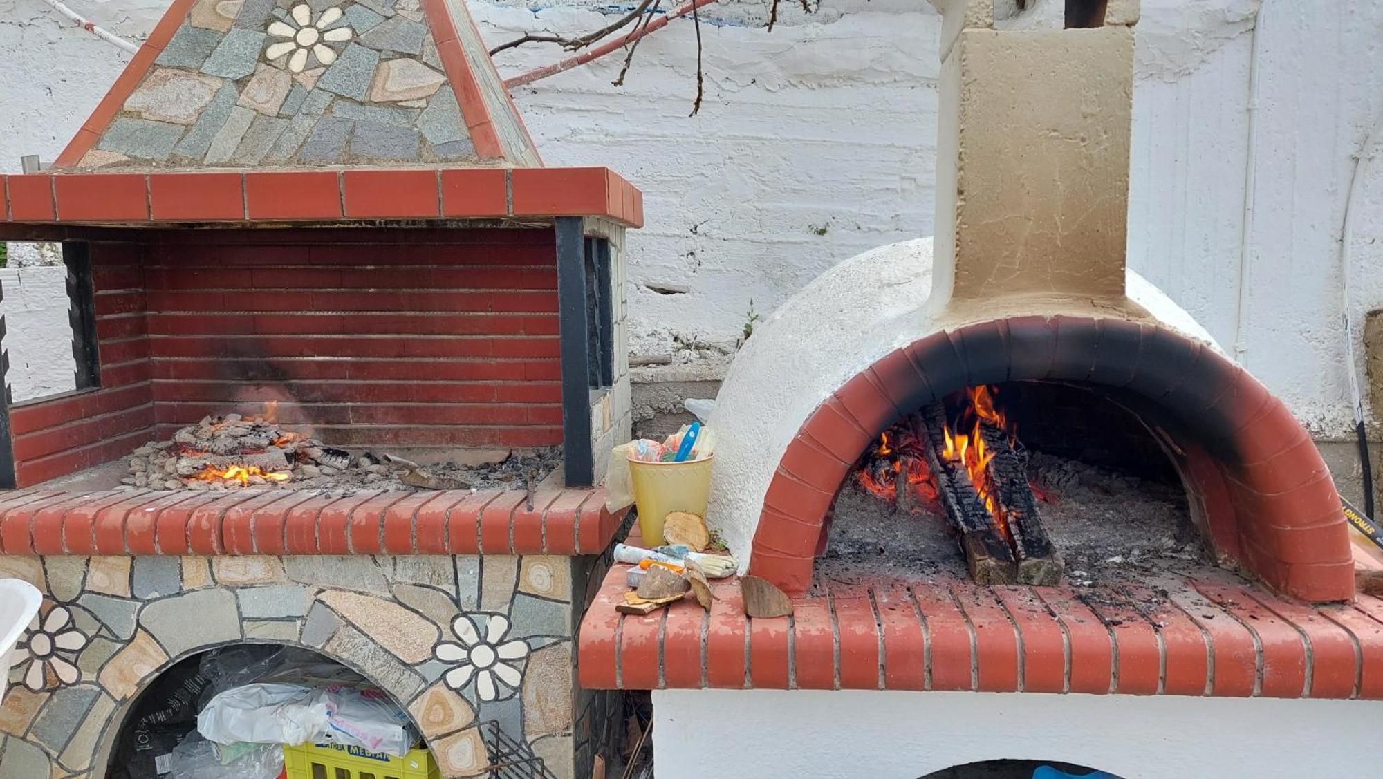 Dora's House Comfortable With A Yard And View Pyrgadikia