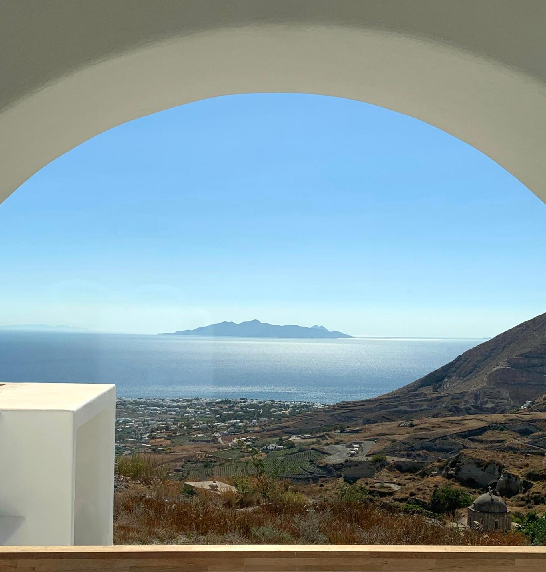 Ico Santorini * Pyrgos Kallistis