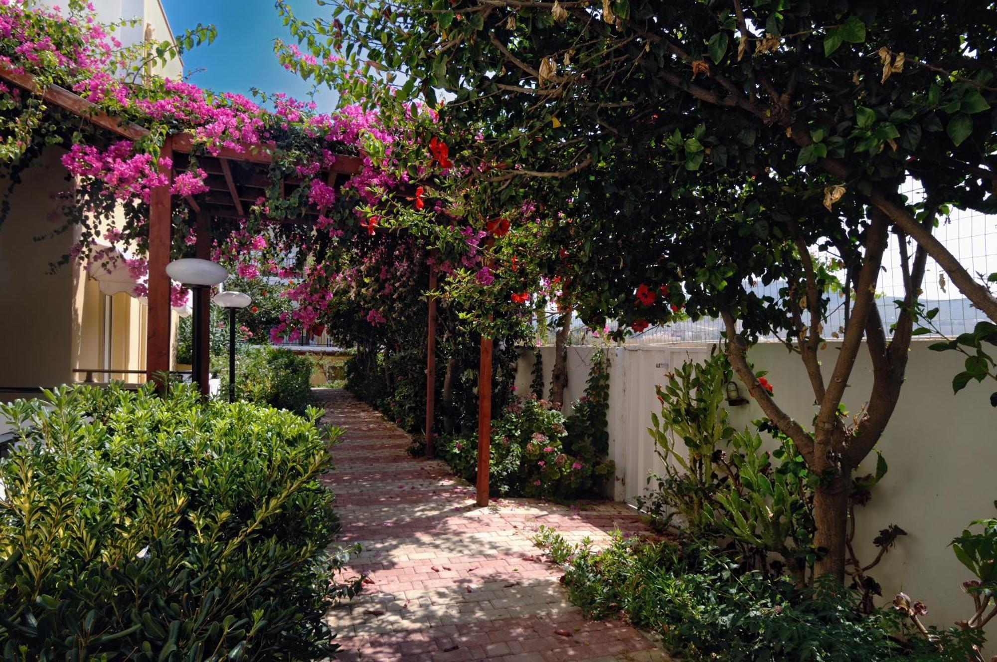 Golden Bay Boutique & 4* Kokkini Hani
