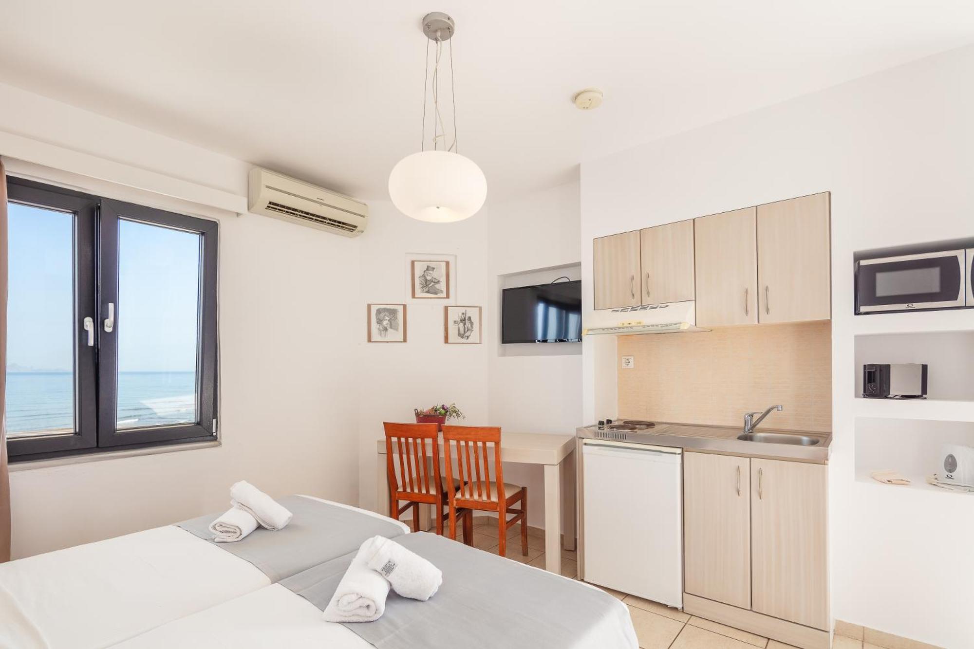 Aparthotel Golden Bay Boutique & Kokkini Hani