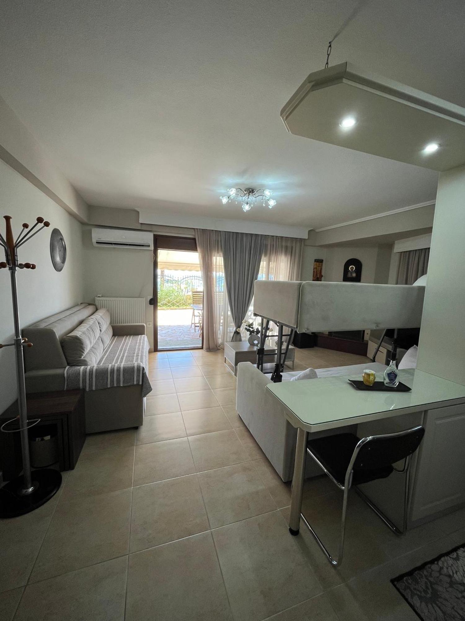 Holiday home Metaxenia's House 101 *