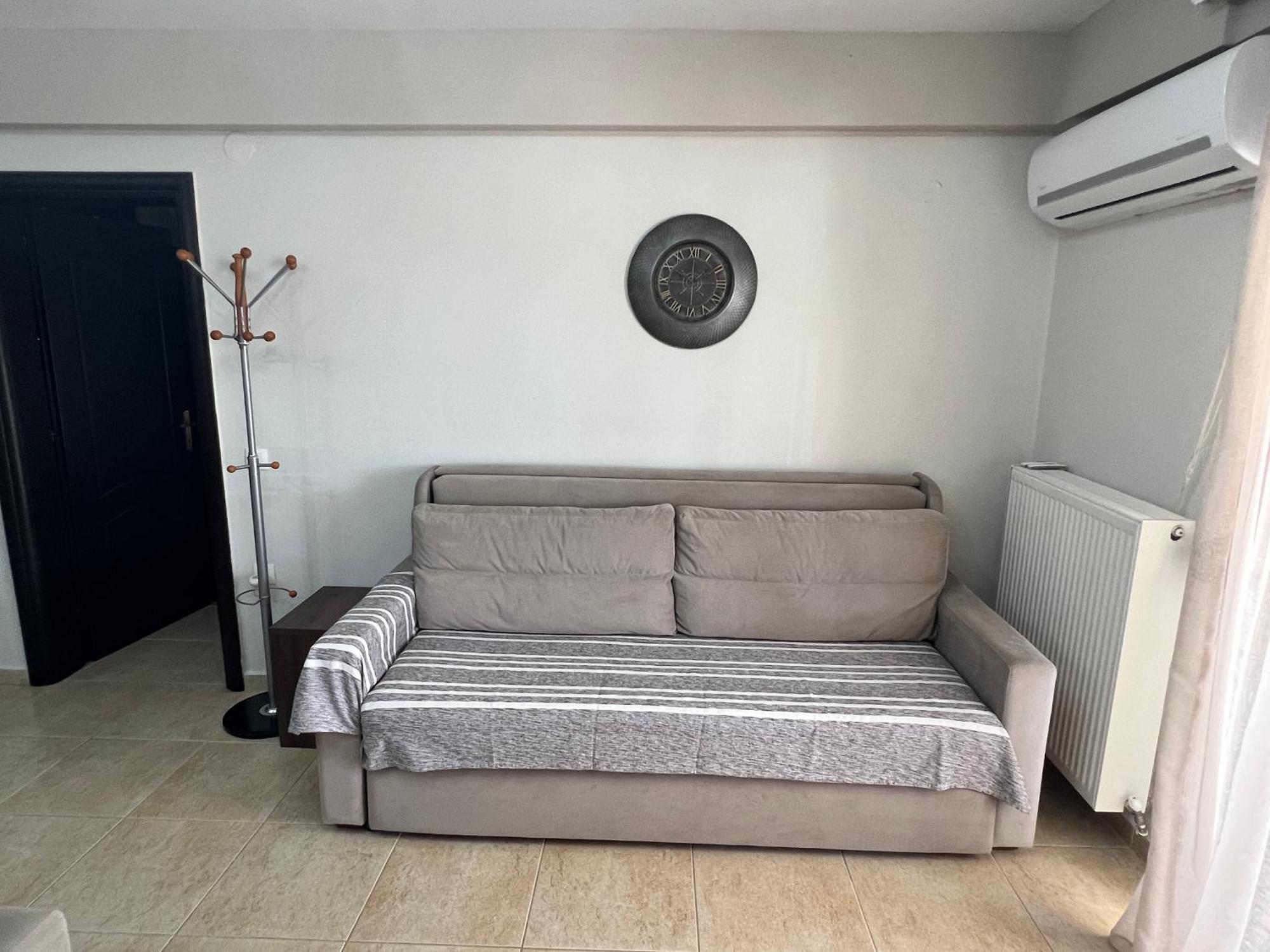 Metaxenia's House 101 *