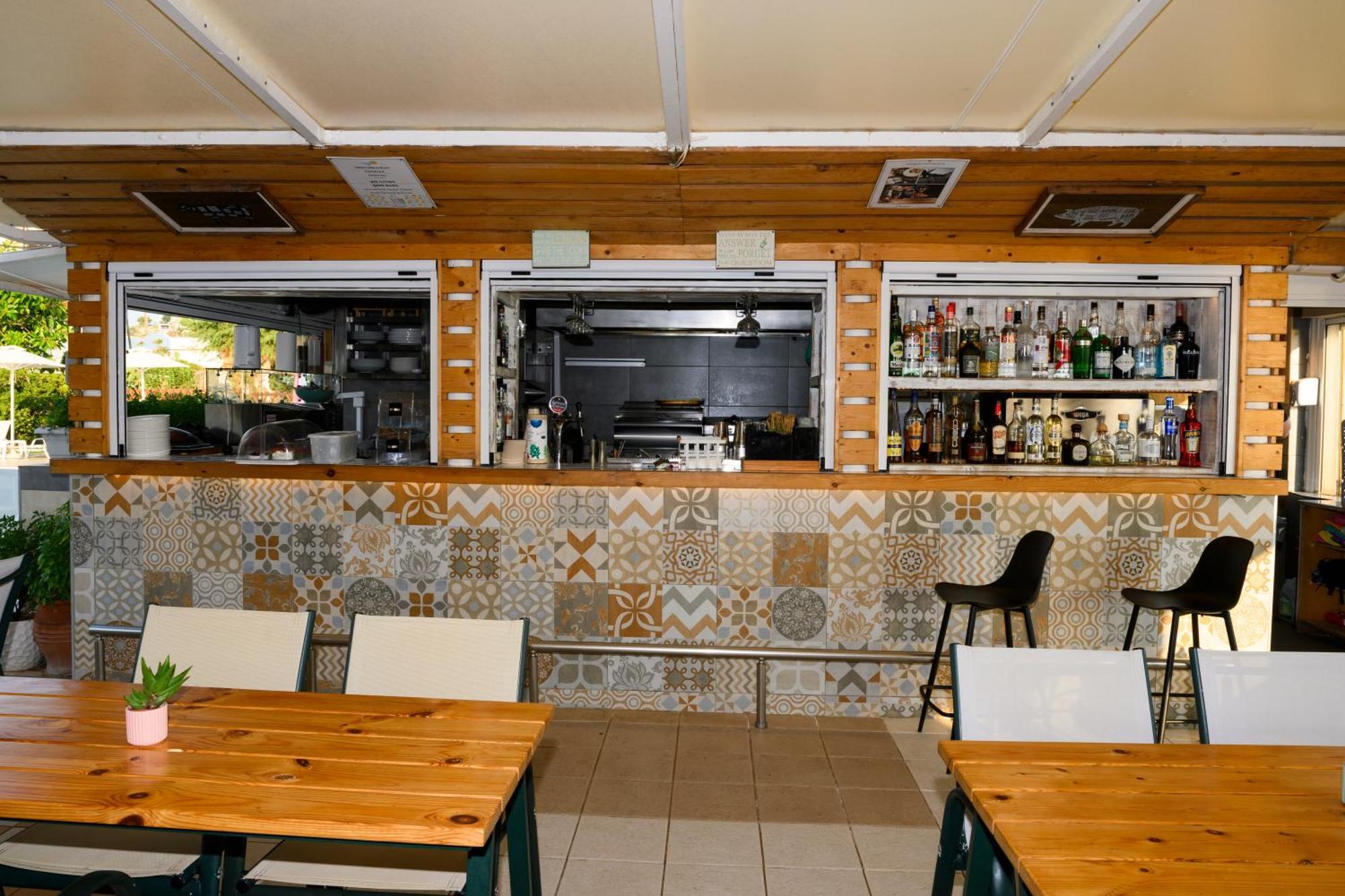 Aparthotel Esperides Stalos