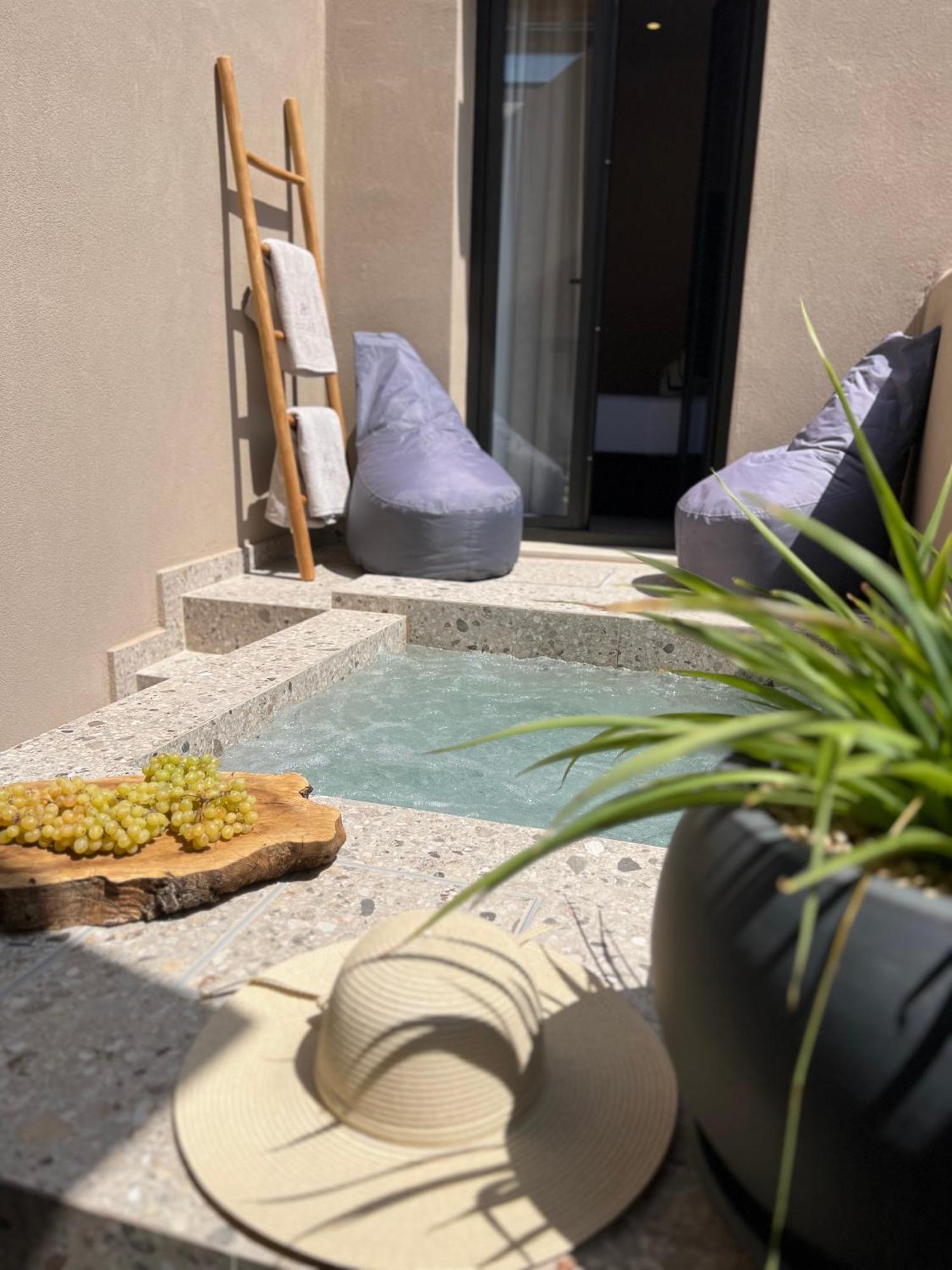 Kaptara Premium Villa, Plunge Pool & Jacuzzis
