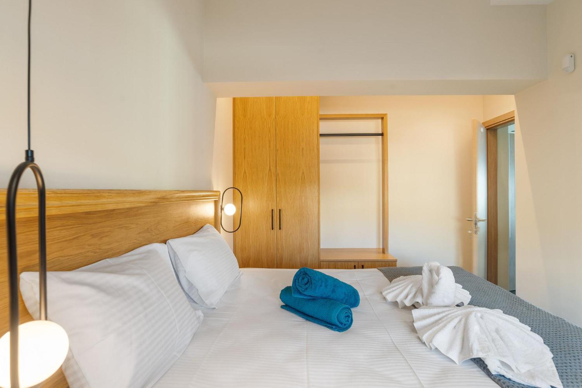 Seagull Luxury Next To The Sea - By Apokornas Apartment