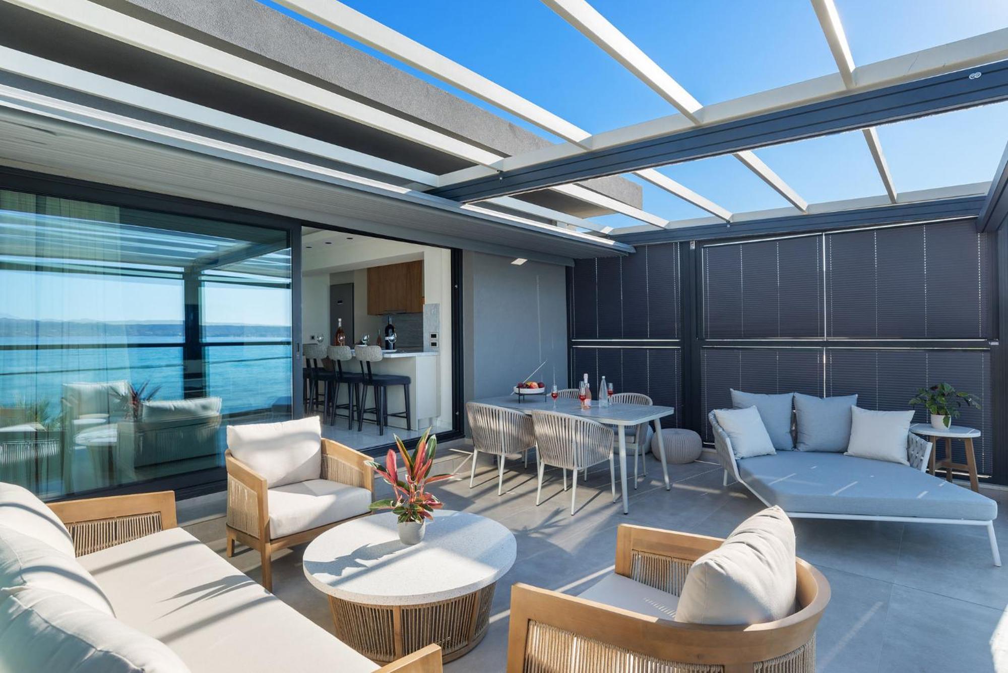 Seagull Luxury Next To The Sea - By Apokornas Apartment