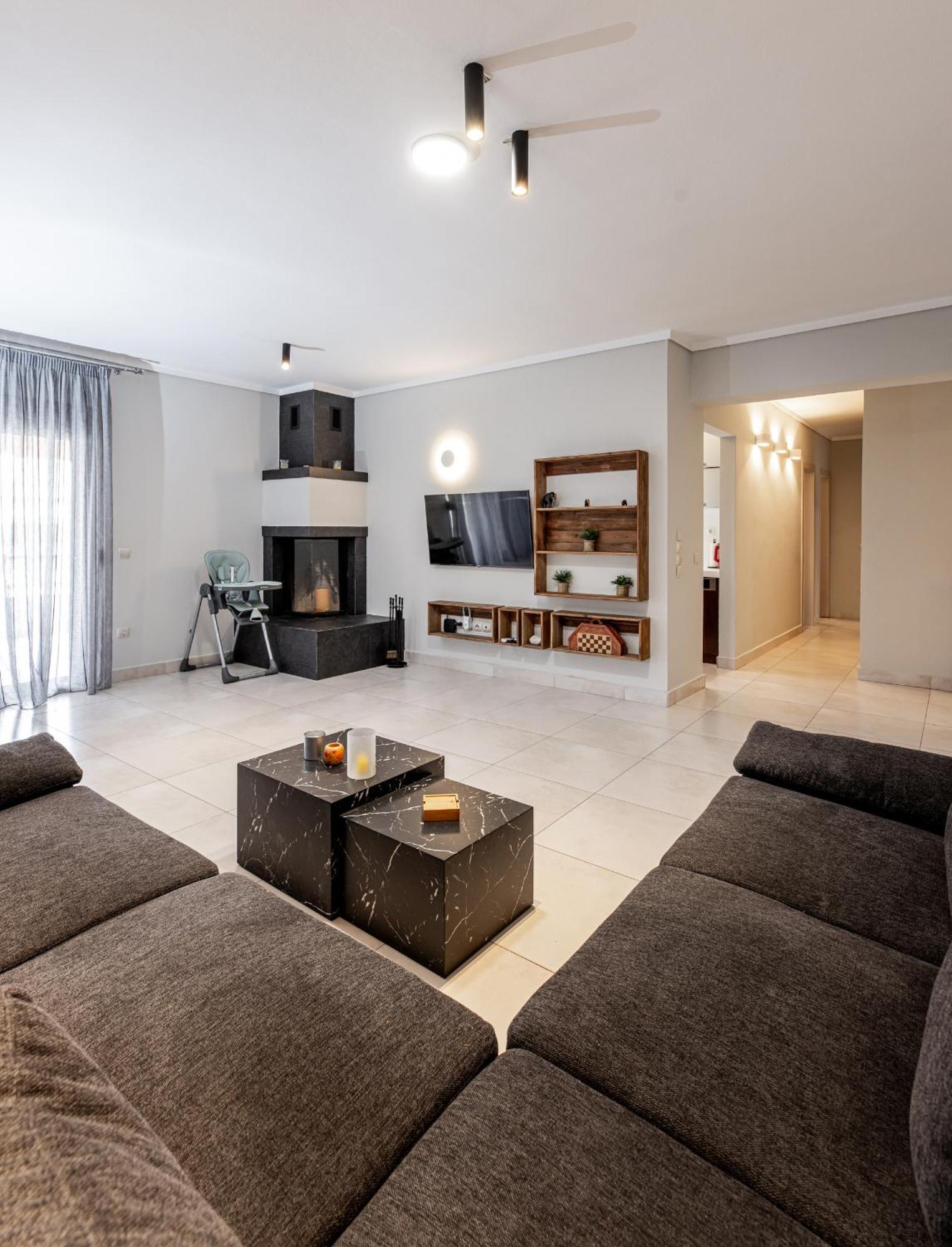 Apartment Spacious 3-bedroom With Wifi, Ac In Charming Kalamaria - Mountain View Thessaloniki