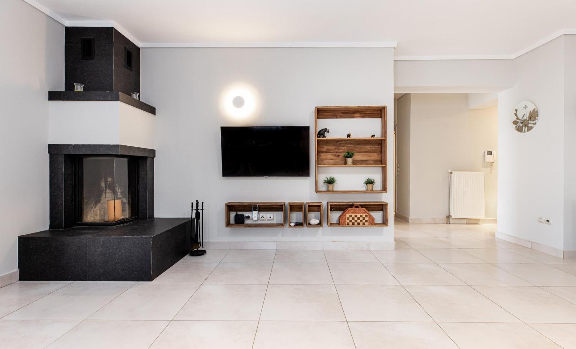 Spacious 3-bedroom With Wifi, Ac In Charming Kalamaria - Mountain View Apartment Thessaloniki
