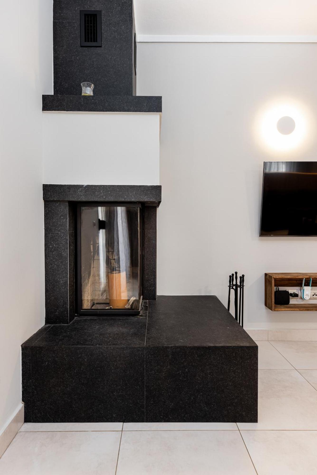Spacious 3-bedroom With Wifi, Ac In Charming Kalamaria - Mountain View Thessaloniki